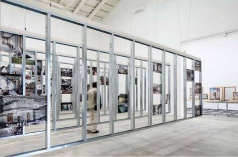 Espa&ntilde;a gan&oacute; el Le&oacute;n de Oro en 2016 como mejor participante nacional, gracias a la exhibici&oacute;n de 55 proyectos que han imaginado un nuevo dise&ntilde;o para los restos no terminados de algunas de las obras de las m&aacute;s grandes empresas constructoras de la historia de Espa&ntilde;a. Los arquitectos expresan desaf&iacute;o a esta condici&oacute;n de abandono.