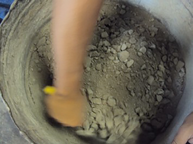 Mezcla de agregados, cemento y agua. 