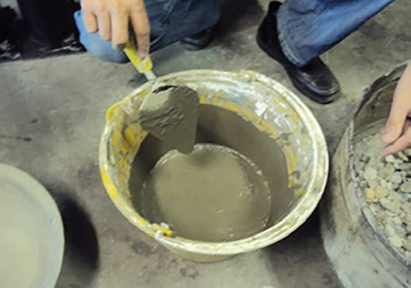 Mezcla del cemento con el agua: suspensi&oacute;n mec&aacute;nica.