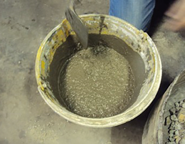 Vertido del agregado fino en la suspensi&oacute;n mec&aacute;nica.