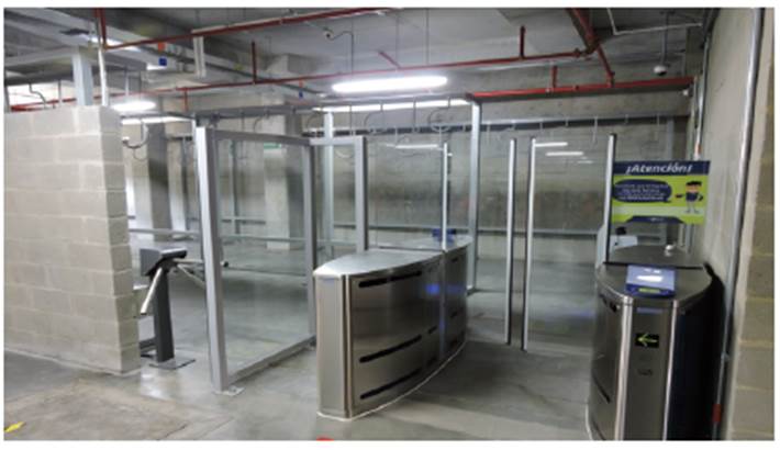 Biciparqueadero en la estaci&oacute;n Mirador del Para&iacute;so