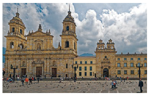 La Catedral Primada, en la Plaza de Bolívar de Bogotá.