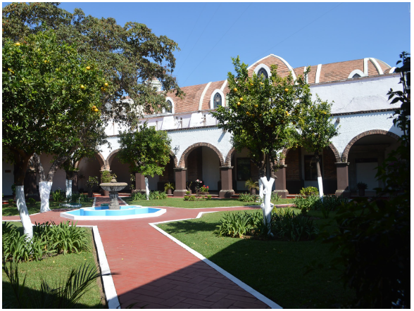 Paramento norte del claustro principal en el convento de La Cruz