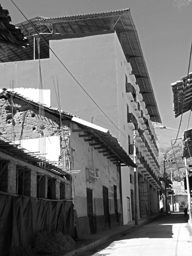 Huamachuco. Hotel nuevo en el tejido urbano preexistente