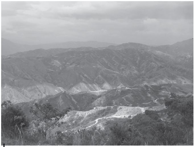 Desechos que atraviesan la geograf�a quebrada