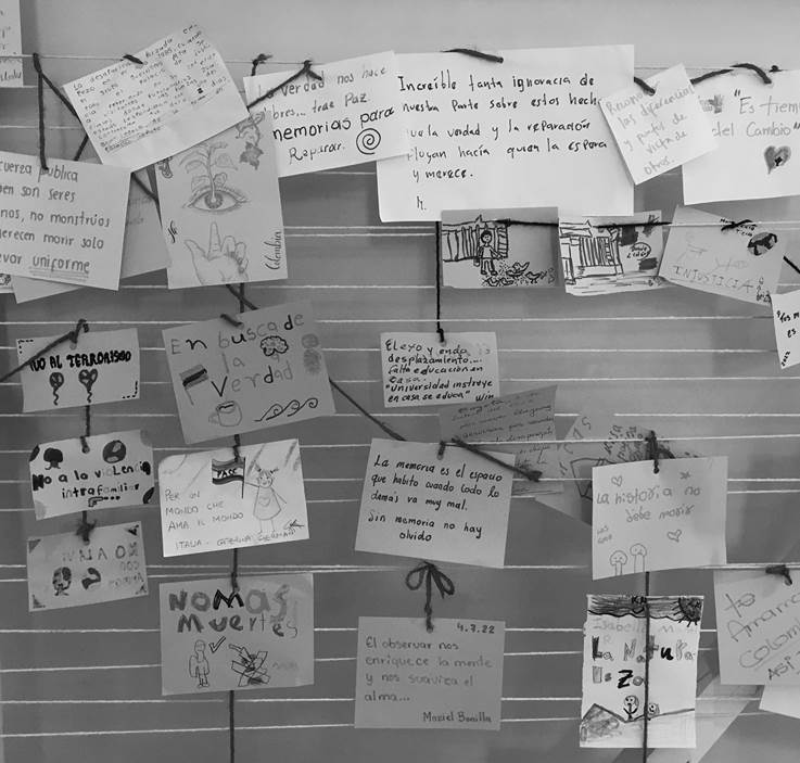 Muro de comentarios en la exposici�n �Huellas de desaparici�n�