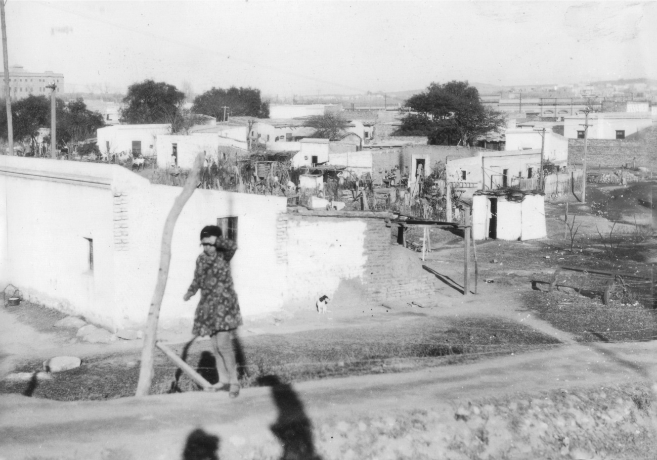 Acercamiento y vista hacia el sudoeste desde el encuentro entre Vlez Srsfield y Pueyrredn