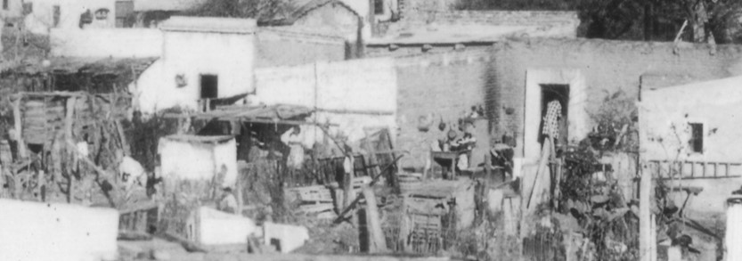 Acercamiento a patios de viviendas que bordean el arroyo de La Caada