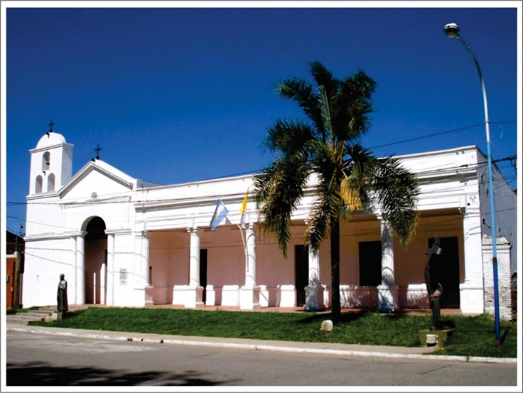 Vista fachada Iglesia Fundacional y vivienda familia Dom�nguez