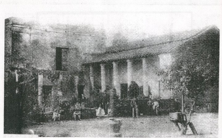 Fotograf�a de 1895, Vista patio y sector posterior vivienda familia Dom�nguez