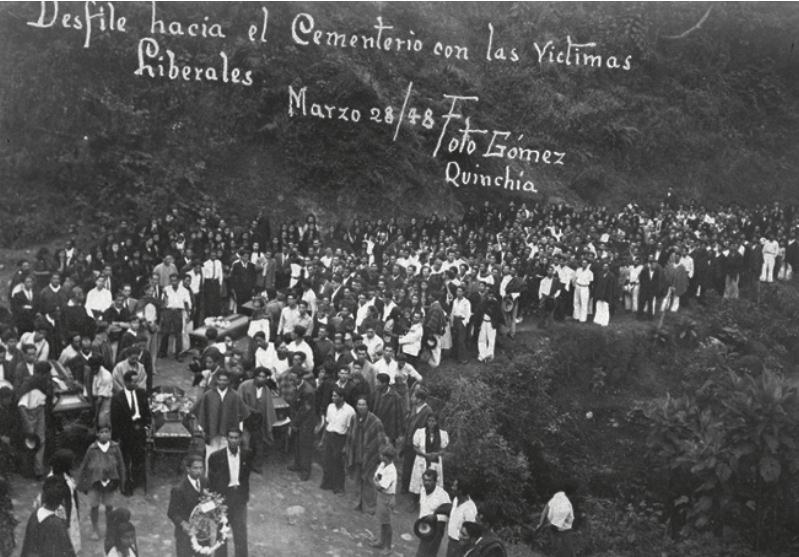 Desfile hacia el cementerio de Quinchía con las víctimas liberales.