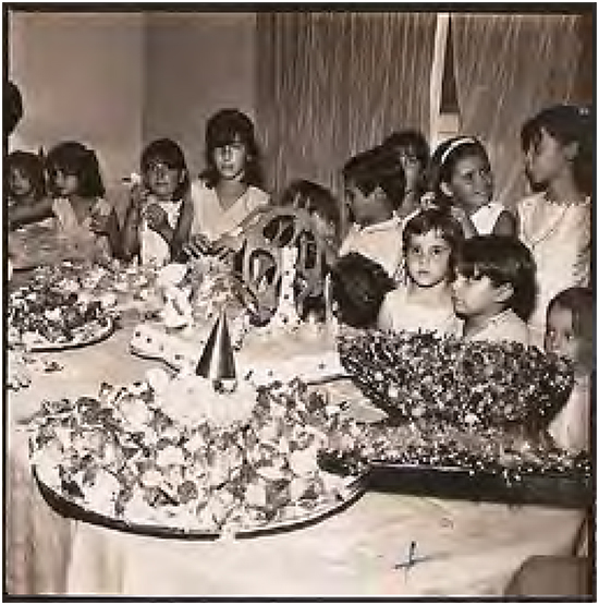 Festa de aniversário, Bairro do Jardim Botânico, Rio de Janeiro, 1968.