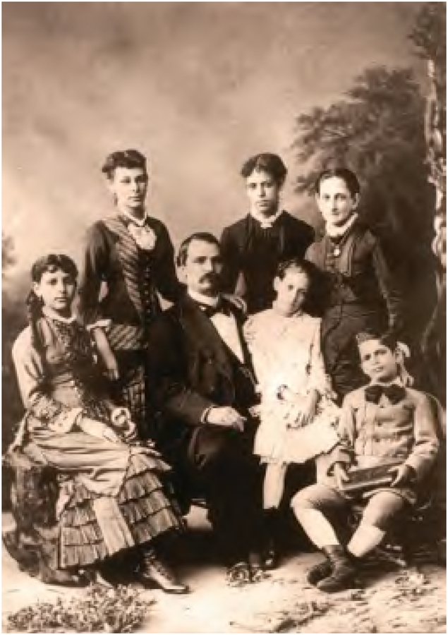 PACHECO, J. Insley. Fam&iacute;lia Benjamin Constant. 1882. Cart&eacute;-cabinet, albumina, fotopintura, 10,5&times;16,5cm, Rio de Janeiro. FBC. F.014. Museu Casa Benjamin Constant, Ibram/MinC.