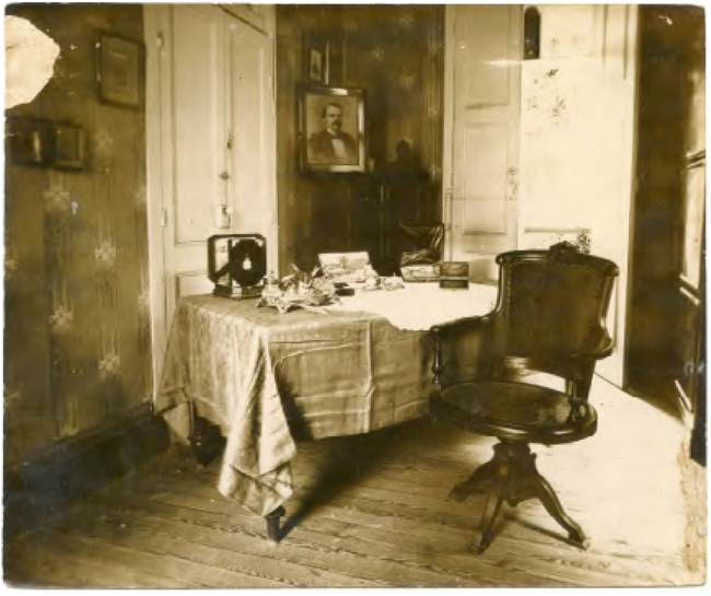 Autoria desconhecida. Gabinete de Benjamin Constant em sua &uacute;ltima resid&ecirc;ncia. Sem data. 14&times;11,5cm, Rio de Janeiro. FBC. F.558. Museu Casa de Benjamin Constant, Ibram/MinC.