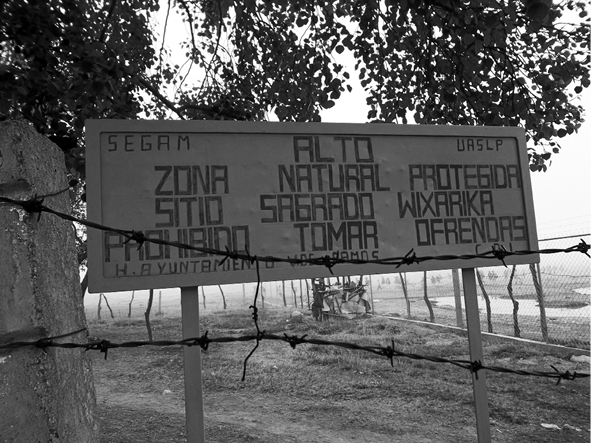 Figura 10. Cercado y cartel en Tatei Matinieri