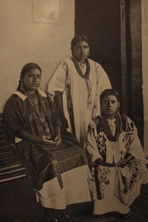 &ldquo;Indianierinnen aus Amatlt�n im Staate Vera Cruz&rdquo; [Indias de Amatl�n en el Estado de Veracruz].