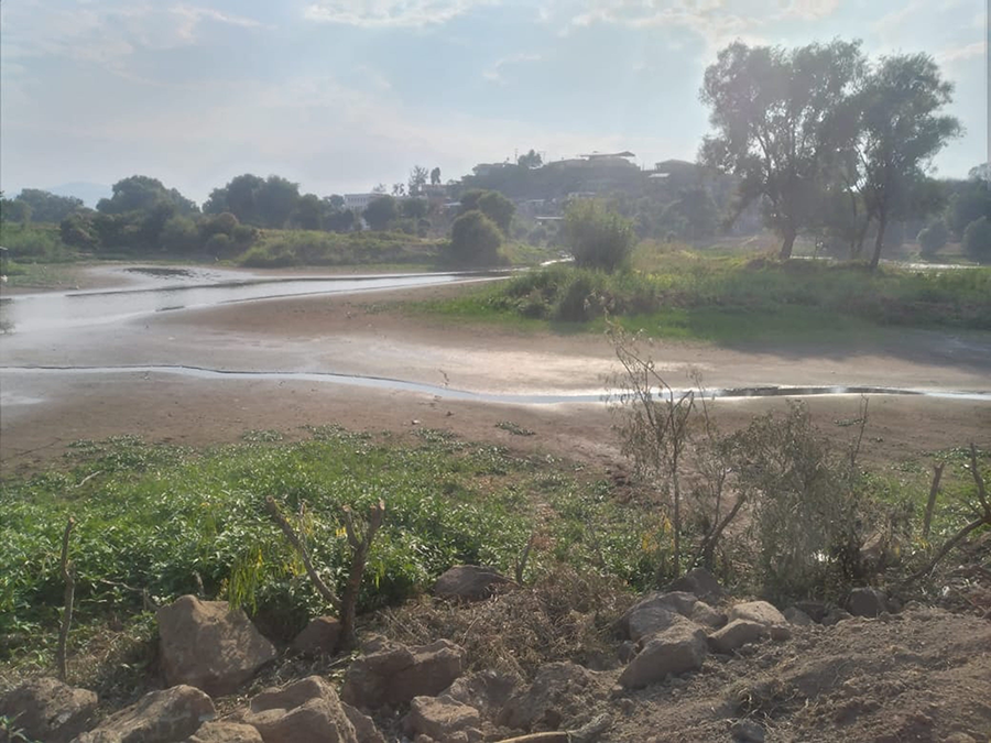 Canal principal de ingreso a la isla sin agua