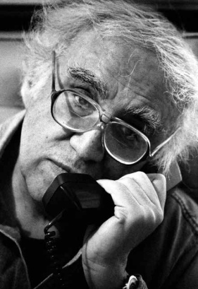 Carlos Monsiv&aacute;is, escritor, periodista y cronista, durante una entrevista realizada en su casa, de la colonia Portales. Ciudad de M&eacute;xico, 1999.