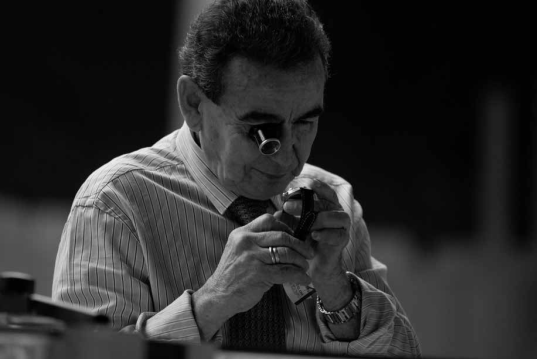 Trabajador del Monte de Piedad. Ciudad de M&eacute;xico, julio de 2014.