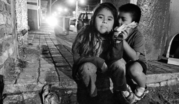 Habitantes de Cherán durante las celebraciones del segundo aniversario del inicio de la lucha por la defensa de sus bosques. Michoacán, México, 2013.