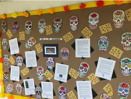 Calaveras en un mural del Día de muertos