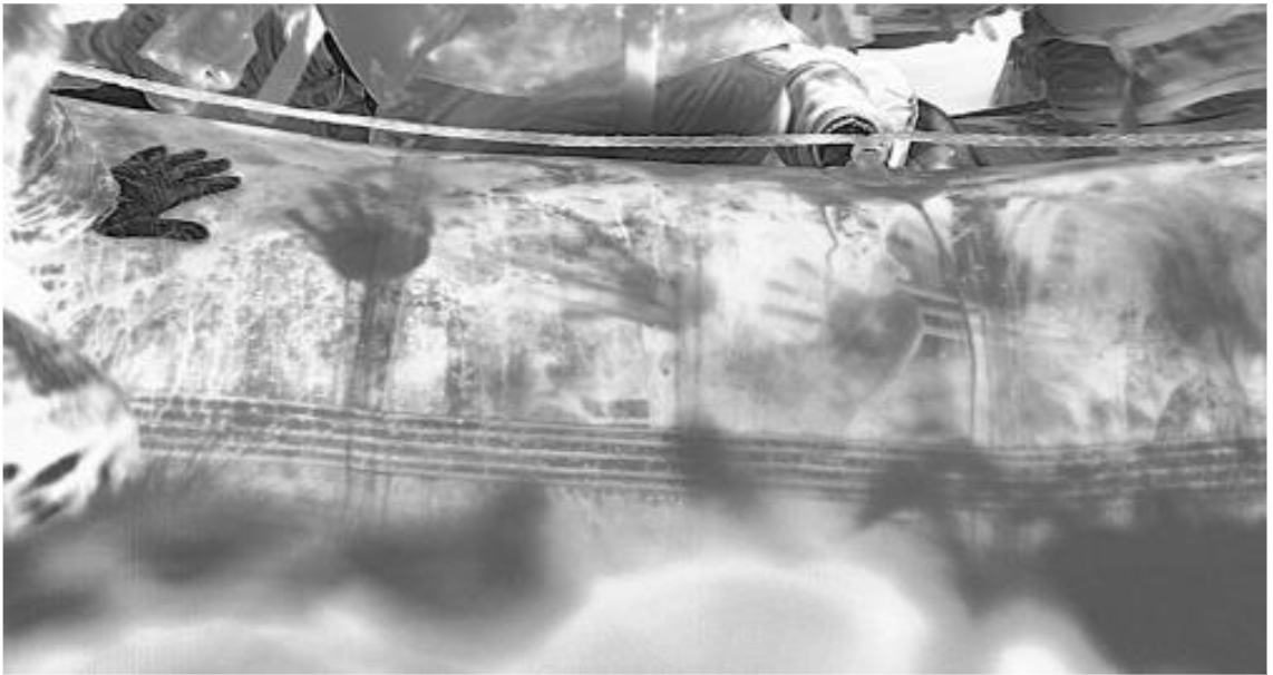 Richard Mosse – Fotograma de Incoming, instalao de vdeo em trs telas (som 7.1, 52 min e 10 seg)