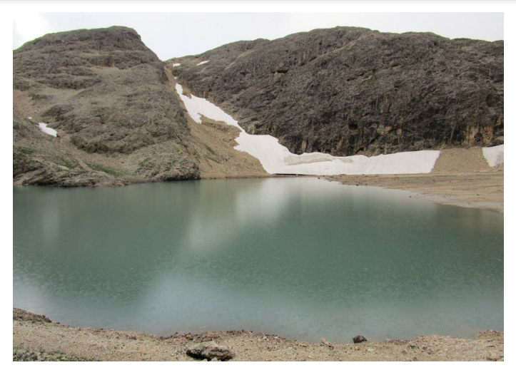 El lago de Antermoia, morada de una legendaria Viviana