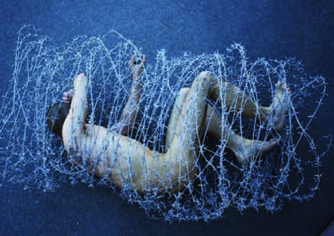 «Carcass», de Pier Pavlensky. Performance en Moscú (2008).