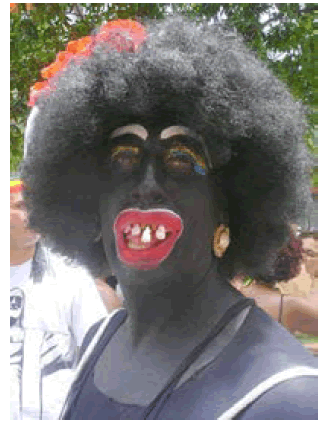 Un disfraz carnavalesco
utilizando blackface (Vinte Cultura e Sociedade)