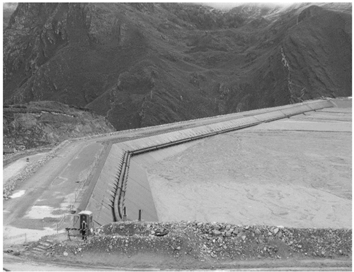 Presa de relaves Antamina, Perú, vista desde aguas arriba. 