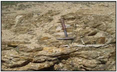 Secuencia de la Formaci&oacute;n Constancia. Areniscas cuarc&iacute;feras en una antigua cantera al este del poblado Sierra Morena, provincia de Villa Clara, Cuba.