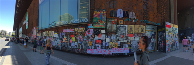 Fachada del centro cultural Gabriela Mistral durante la feria La Furia del Libro 2019. Fuente: Nicol&aacute;s G&oacute;mez N&uacute;&ntilde;ez.