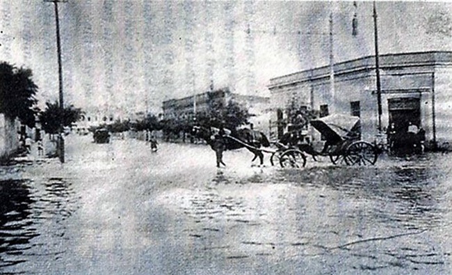 Efectos de precipitaciones ocurridas en sector c�ntrico de la ciudad (1914)