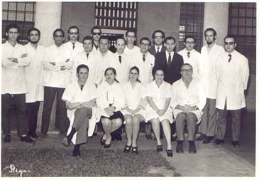 Curso de Inmunolog&iacute;a Avanzada dictado por el profesor Quentin N. Myrvik.*** (Wake Forest University, Winston-Salem, NC, U.S.A.), auspiciado por la American Society for Microbiology (ASM), Latin American Professorship, Universidad de Antioquia, Medell&iacute;n, noviembre 9-27, 1970. Fuente: creaci&oacute;n propia