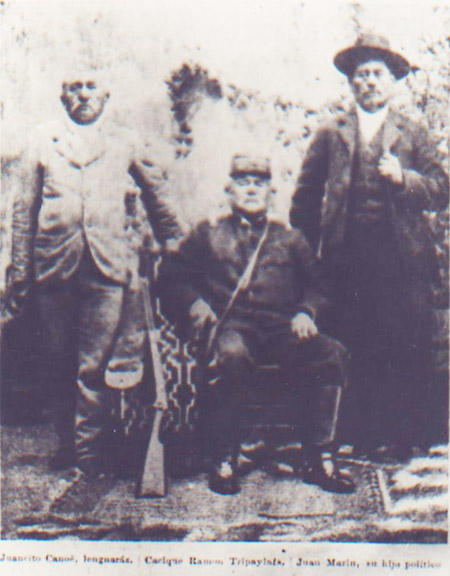 “Juancito Canoé, lenguaraz. Cacique Ramón Tripaylafe. Juan Marin, su hijo político”. Fuente: AGN.