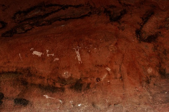 Representaciones rupestres del sitio Cerro Veladero 4.