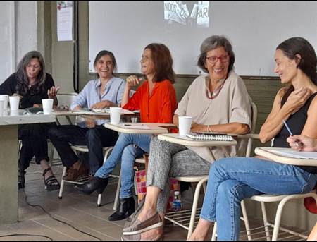 En la imagen (de izquierda a derecha): Josefina Martínez, María Pita, María José Sarrabayrouse, Sofía Tiscornia y Carla Villalta. Jornadas Internas del Programa de Antropología Política y Jurídica. 10 de marzo de 2022. Facultad de Filosofía y Letras. Universidad de Buenos Aires.