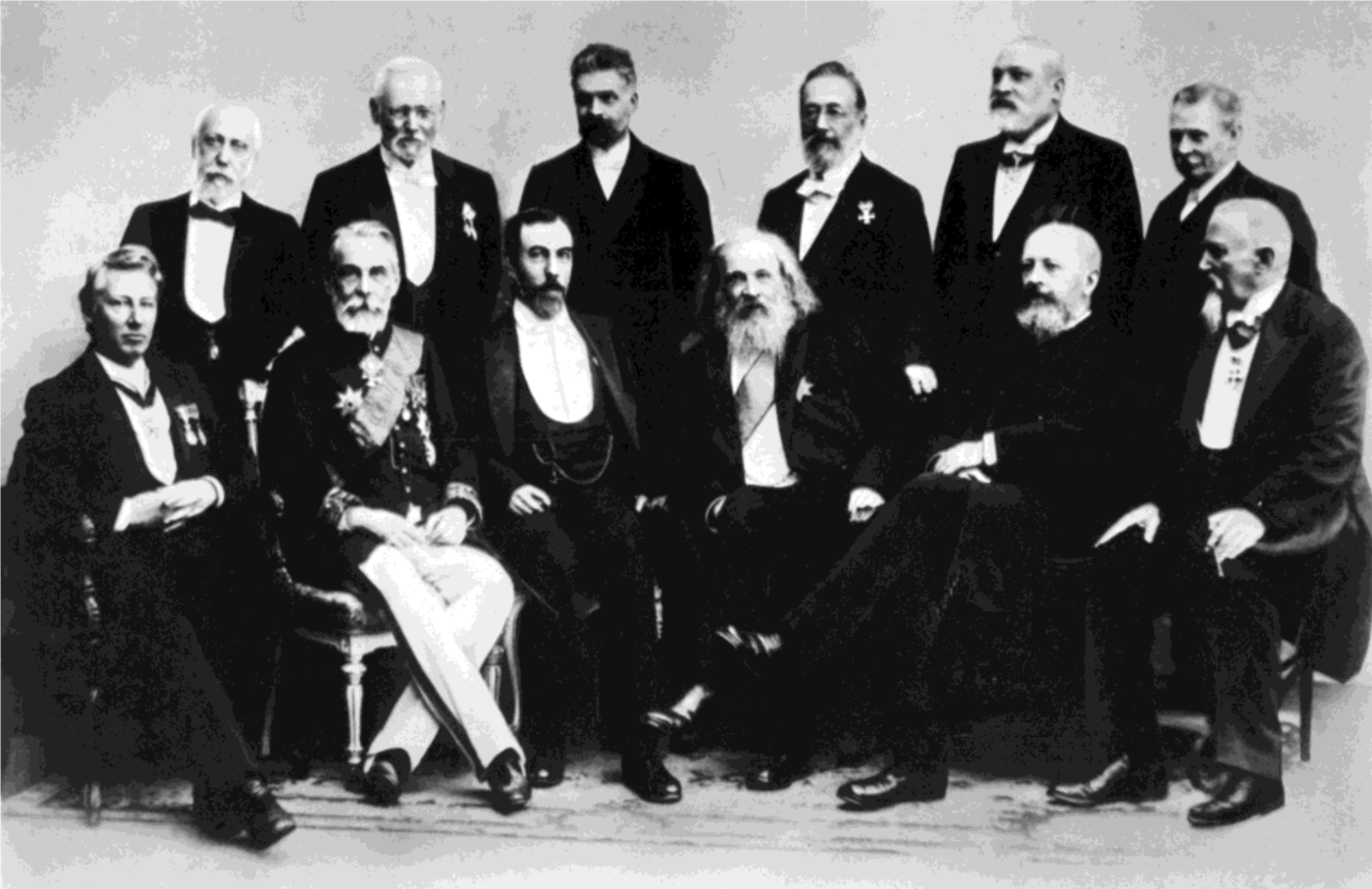 Thorpe with the group of the prominent chemists (“200th Anniversary of Berlin”, 1900).