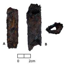 Lote de fragmentos de metal de la colecci�n Magdalena Herrera. A. fragmento macizo, B. fragmento tubular.