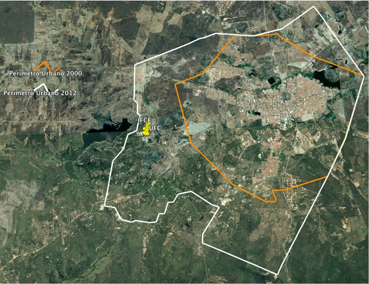 - Per&iacute;metro urbano de Quixad&aacute; nos anos de 2000 e 2012 e localiza&ccedil;&atilde;o dos campi da UFC e do IFCE. Fonte: Elaborado a partir de foto a&eacute;rea do Google Earth (2019a).