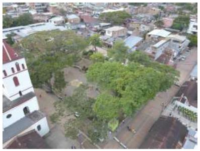 Parque central del barrio (a la derecha). Fuente: Investigación Ibagué imaginada (2019).