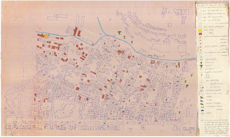 &ndash; Mapa com indica&ccedil;&atilde;o de materiais utilizados e condi&ccedil;&otilde;es gerais nas constru&ccedil;&otilde;es, localiza&ccedil;&atilde;o de elementos urbanos e arboriza&ccedil;&atilde;o no Brongo do Pau Mi&uacute;do. Fonte: acervo do arquiteto Sylvio Sawaya.