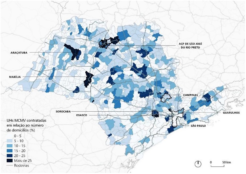 Mapa dos munic&iacute;pios do estado de S&atilde;o Paulo com maior contrata&ccedil;&atilde;o de unidades habitacionais PMCMV relativamente ao n&uacute;mero de domic&iacute;lios particulares ocupados por munic&iacute;pio paulista em 2010. Fonte: SNH/MDR e Censo Demogr&aacute;fico de 2010 do IBGE. Elaborada pelos autores (2021).