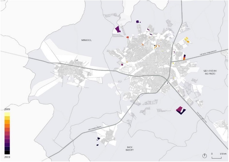 - Empreendimentos Faixas 1,5, 2 e 3 do PMCMV com produ&ccedil;&atilde;o contratada por PJ na ACP-SJRP entre 2009 e 2019, identificados por ano de contrata&ccedil;&atilde;o. Fonte: SNH/MDR Regional. Elaborada pelos autores (2021).