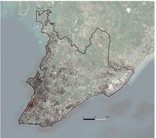 - Urban area of Salvador today and the borders of the municipal administrative area: historic center boundaries indicated with red color.