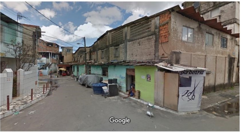 - Buildings leaning against the wall of a previous industrial area in Rua Cl&oacute;vis de Almeida Maia, Ribeira, Salvador. Source: Google Street View (2021).