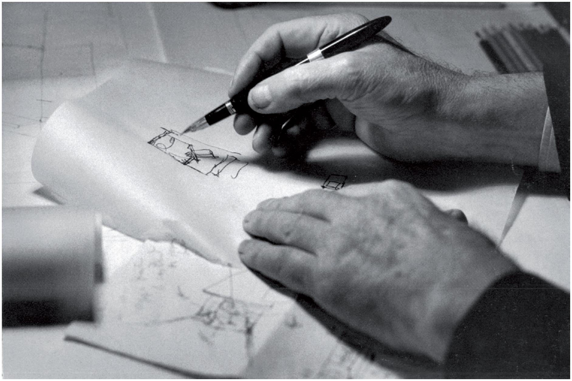 Le Corbusier dibujando en su Atelier 35 rue de Sèvres, París, 1959. Fotografía de René Burri.