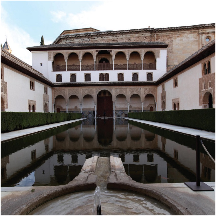 L. Torres Balb&aacute;s: Restoration of Alhambra, Granada (1923-1936).