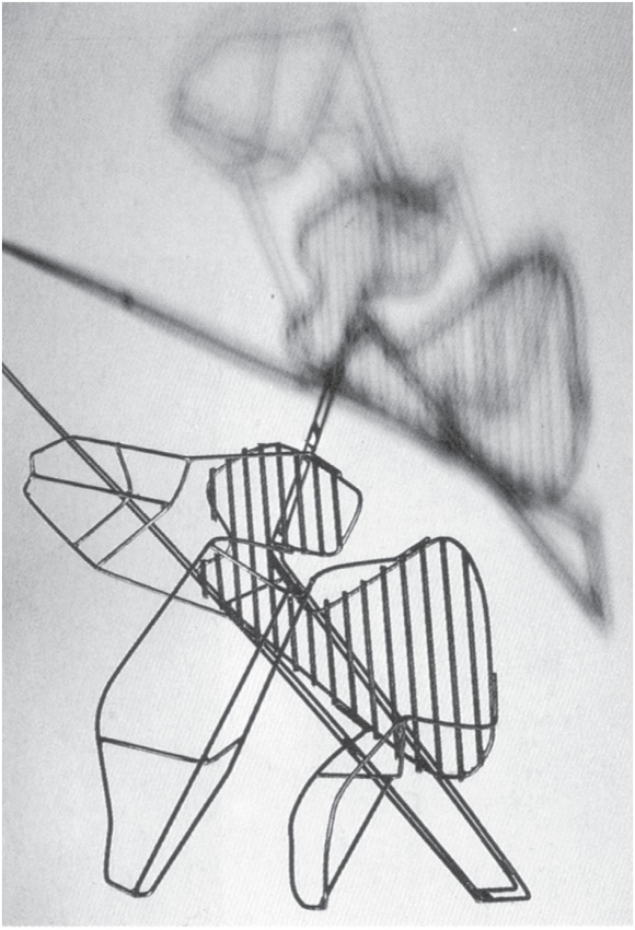 Maqueta al&aacute;mbrica del pabell&oacute;n de Unazuki realizada con hilos de metal (Miralles, 1991).