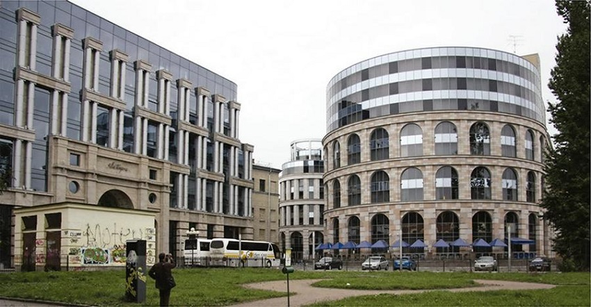 The “Novotel” hotel complex in St. Petersburg, architect M.A. Mamoshin (2002-2005).